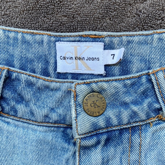 Vintage 90s Calvin Klein Jeans Denim shorts with pink embellishment Size 6-7 - Picture 2 of 5